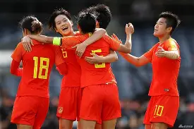 女足比赛意外事件频发，球员团结应对的简单介绍